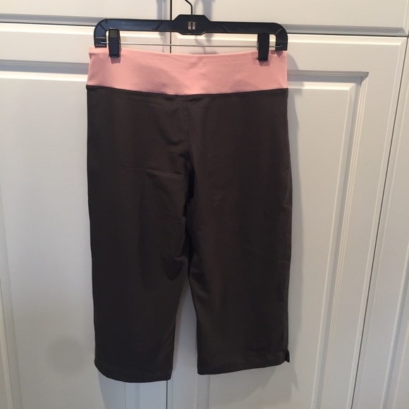 Nike Fit Dry Capri Leggings Gray & Pink Size Med - Picture 3 of 4